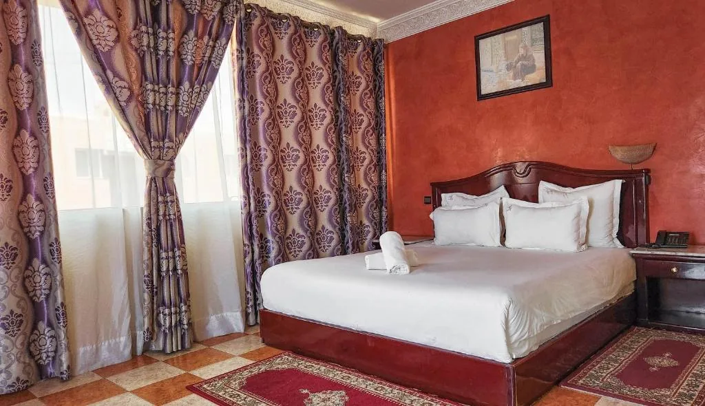 Chambre Double ou Lits Jumeaux — Hôtel Les Ambassadeurs