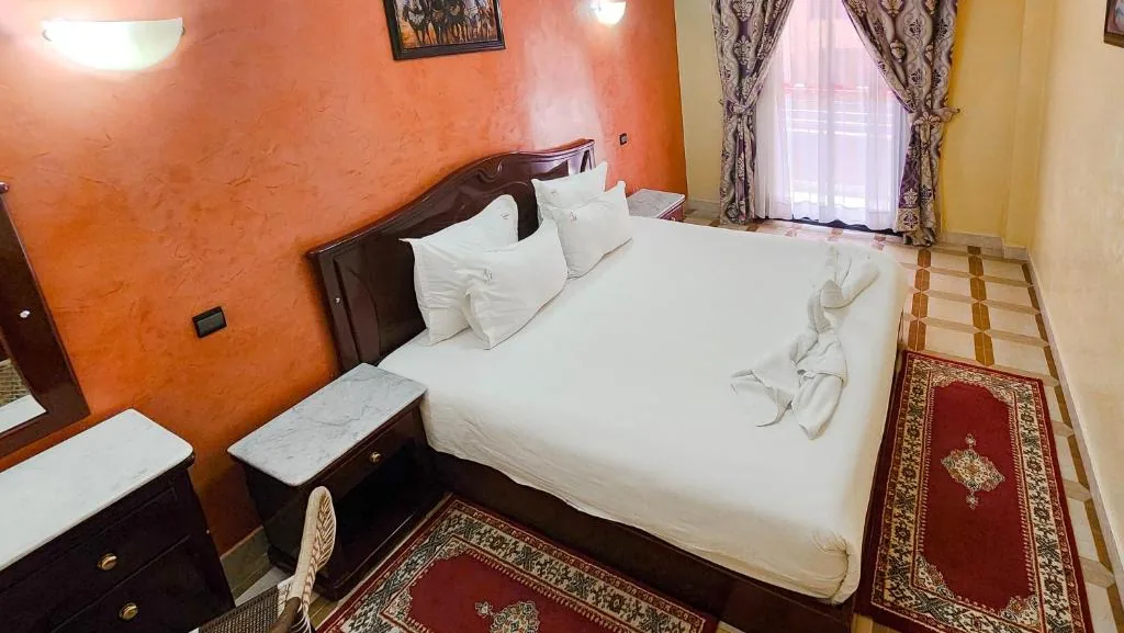 Chambre Simple — Hôtel Les Ambassadeurs